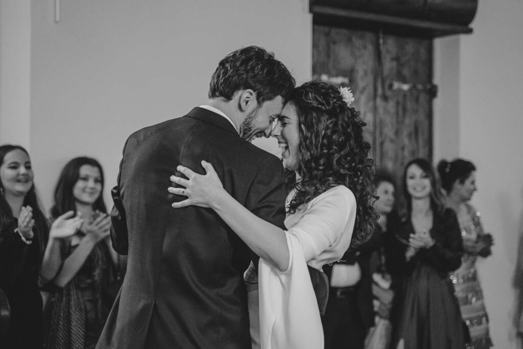 Matrimonio presso la castella piemonte coppia di sposi servizio fotografico di matrimonio 100
