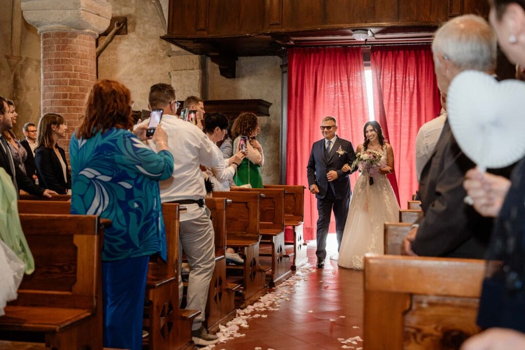 Matrimonio religioso con ricevimento festeggiato presso torre di batibo ad asti in piemonte 036