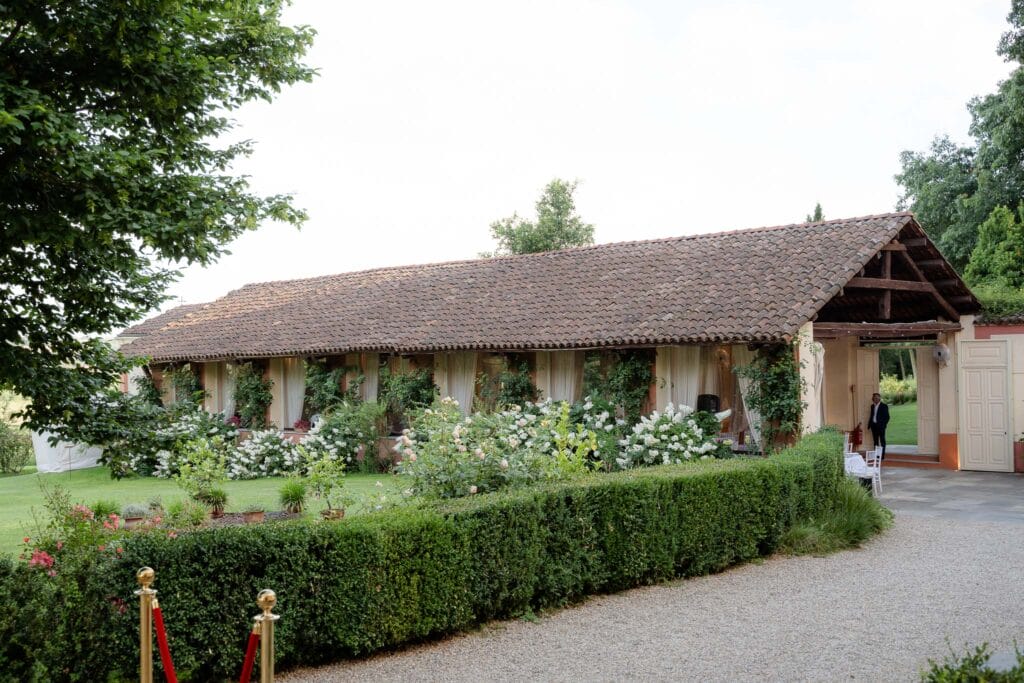 Matrimonio religioso con ricevimento festeggiato presso torre di batibo ad asti in piemonte 052