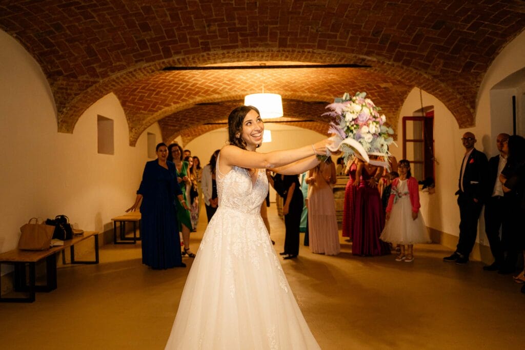 Matrimonio religioso con ricevimento festeggiato presso torre di batibo ad asti in piemonte 061