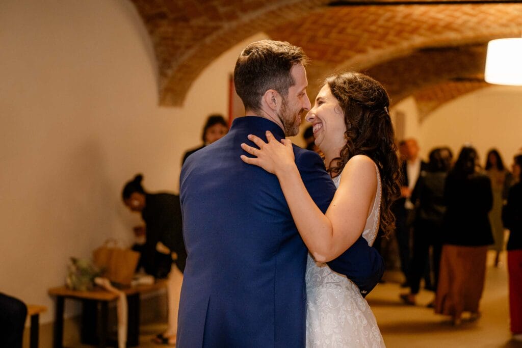 Matrimonio religioso con ricevimento festeggiato presso torre di batibo ad asti in piemonte 063